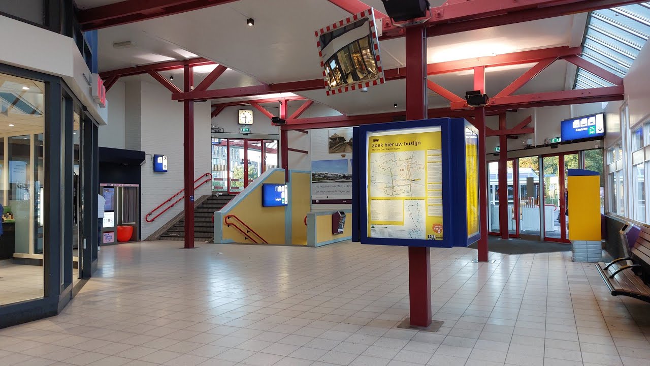 Treinen op het oude station Ede-Wageningen