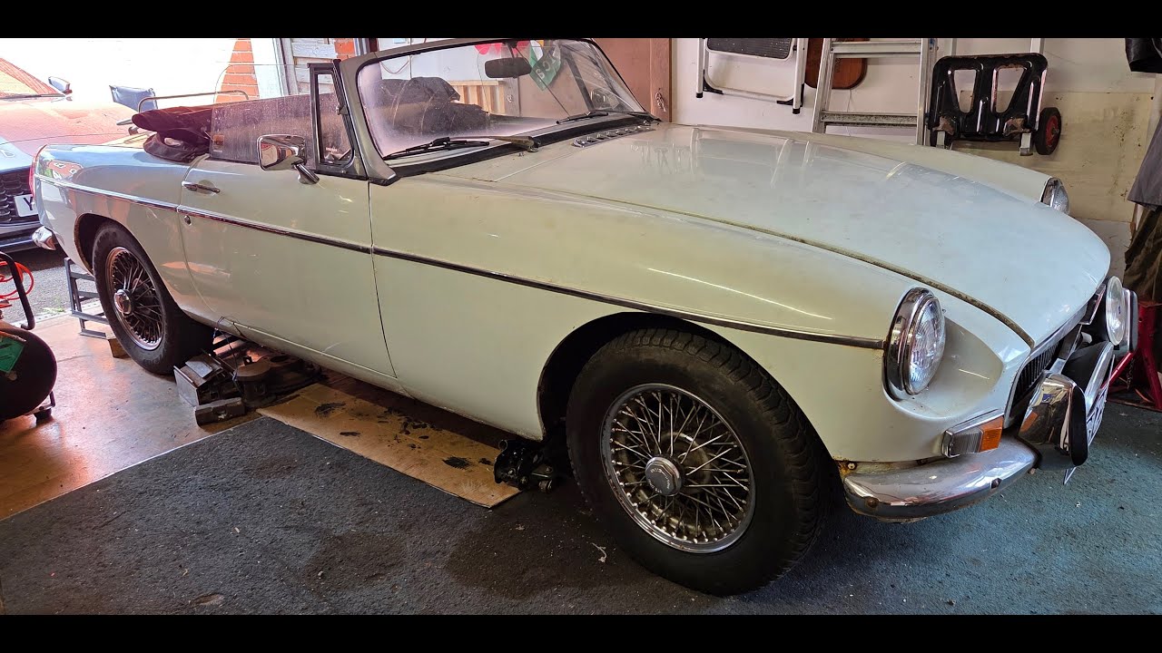 MGB Part 3 • Dashboard Instrument removal - Restoring an MGB (Saving a basket case)