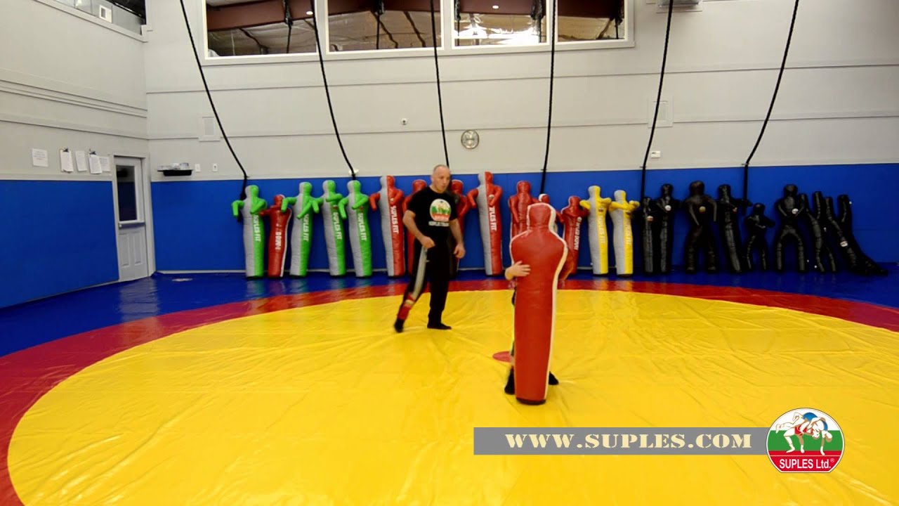 Ivan Ivanov Coaching young athletes on The  Suples Throwing Dummy