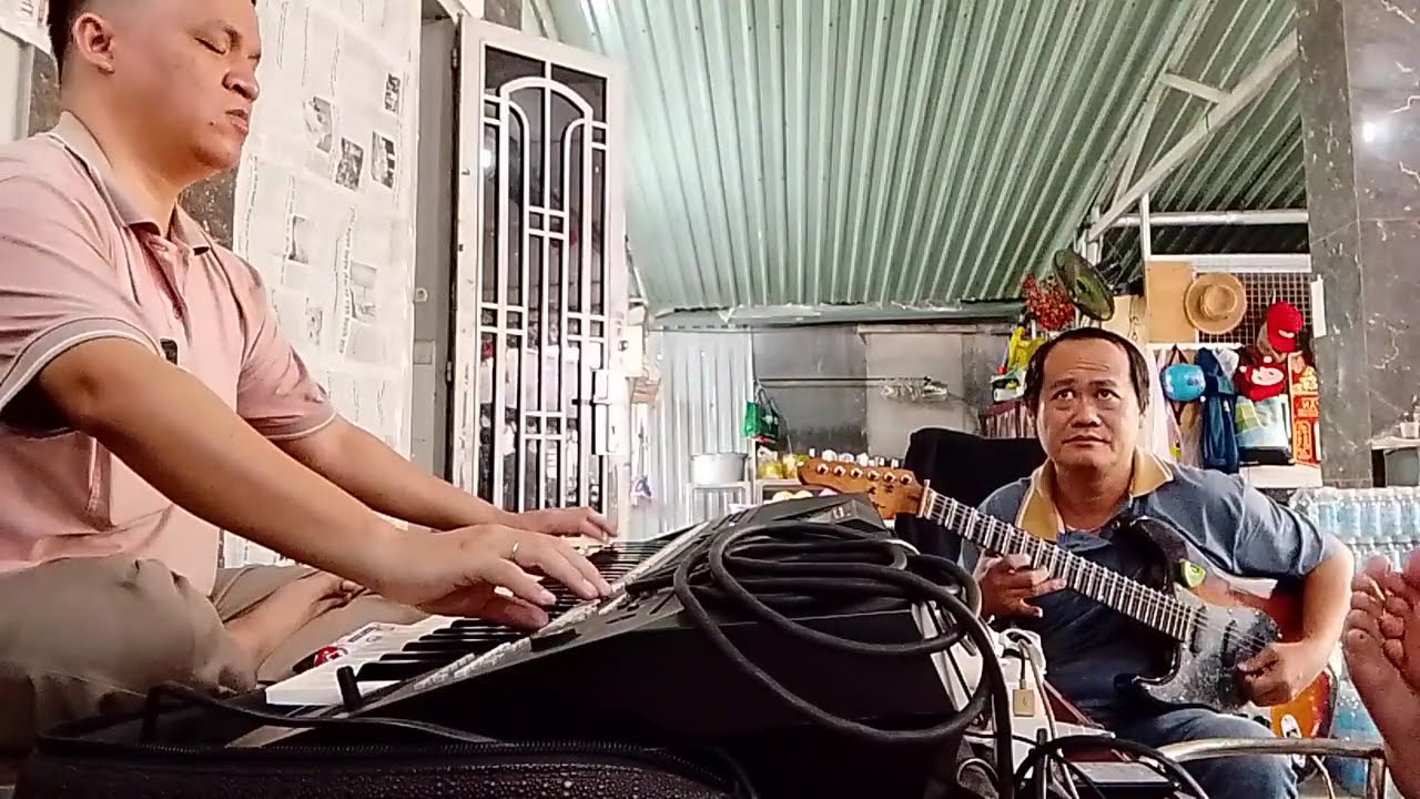 Chủ Nhà Lì Xì Hai Anh Yêu Cầu Anh Hòa Tấu