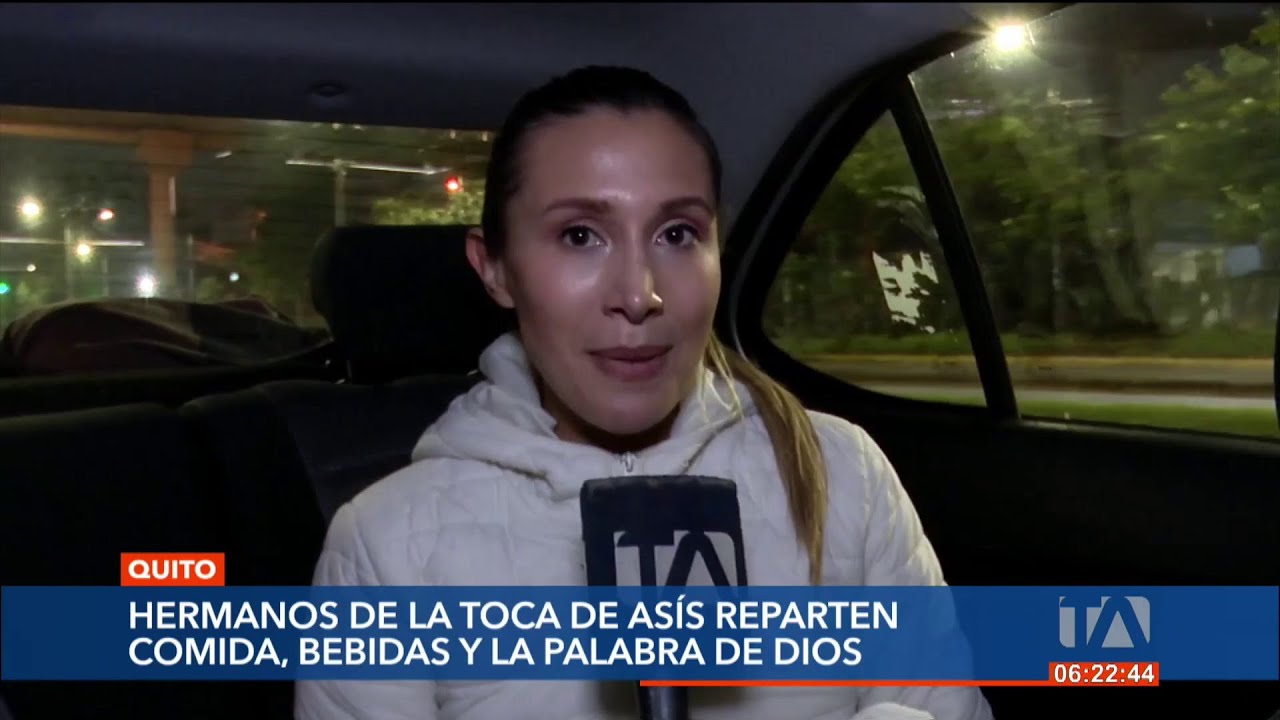 Los hermanos de la Toca de Asís reparten comida y la palabra de Dios a habitantes de calle en Quito
