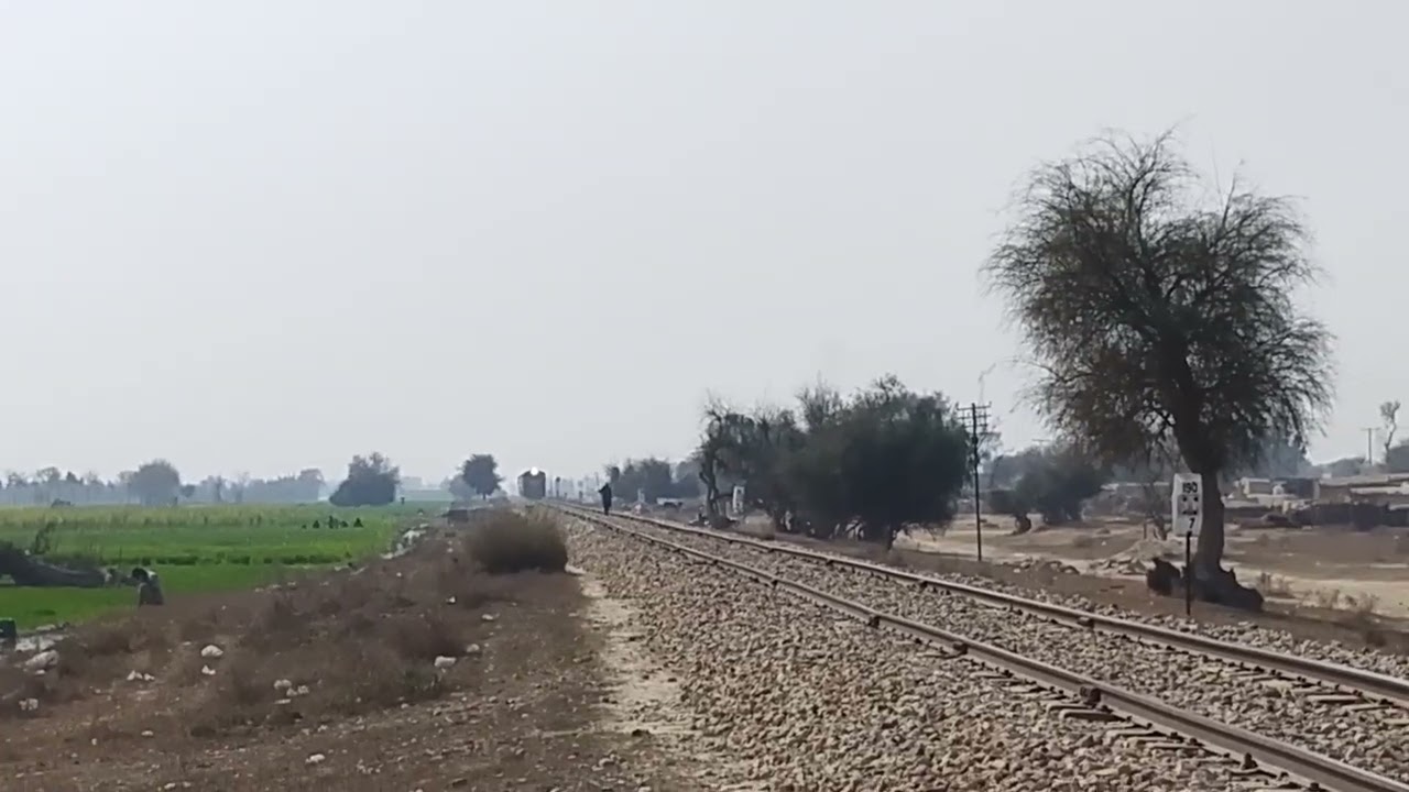Pakistan railway 129Up Thal Express #Pakistan railway #Train#rail line