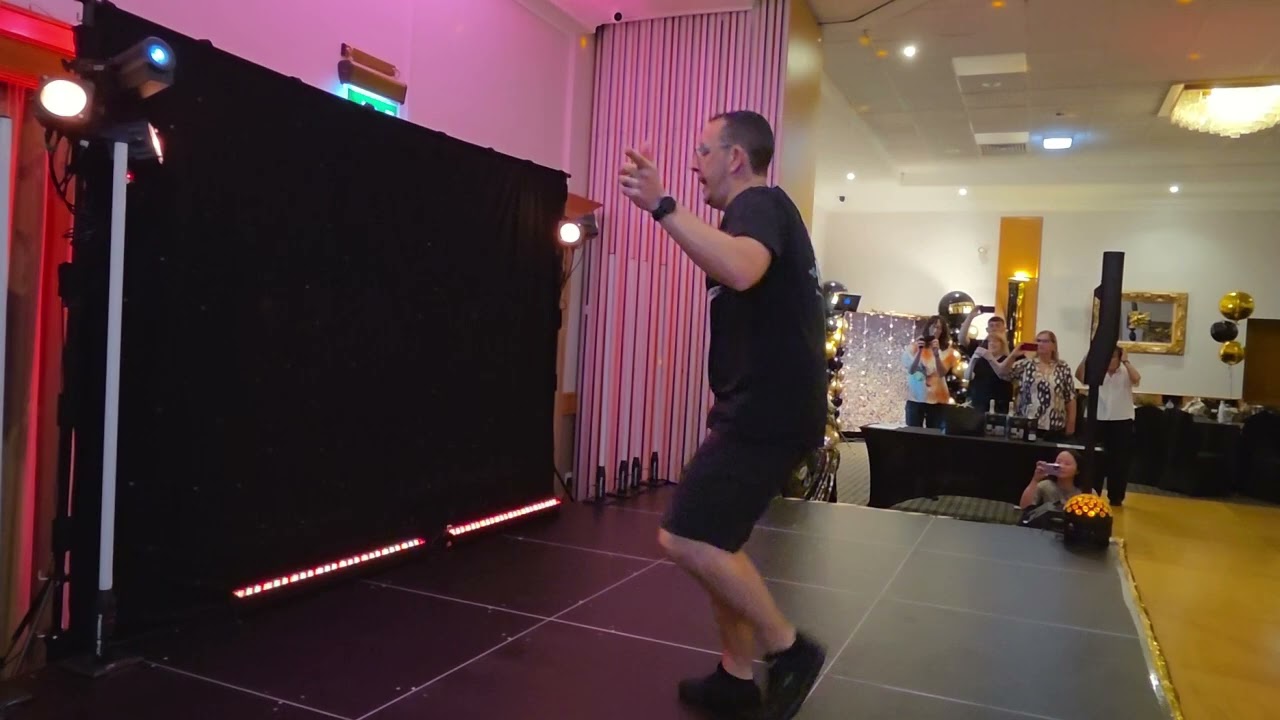 Move Out The Way - Linedance by Fred Whitehouse