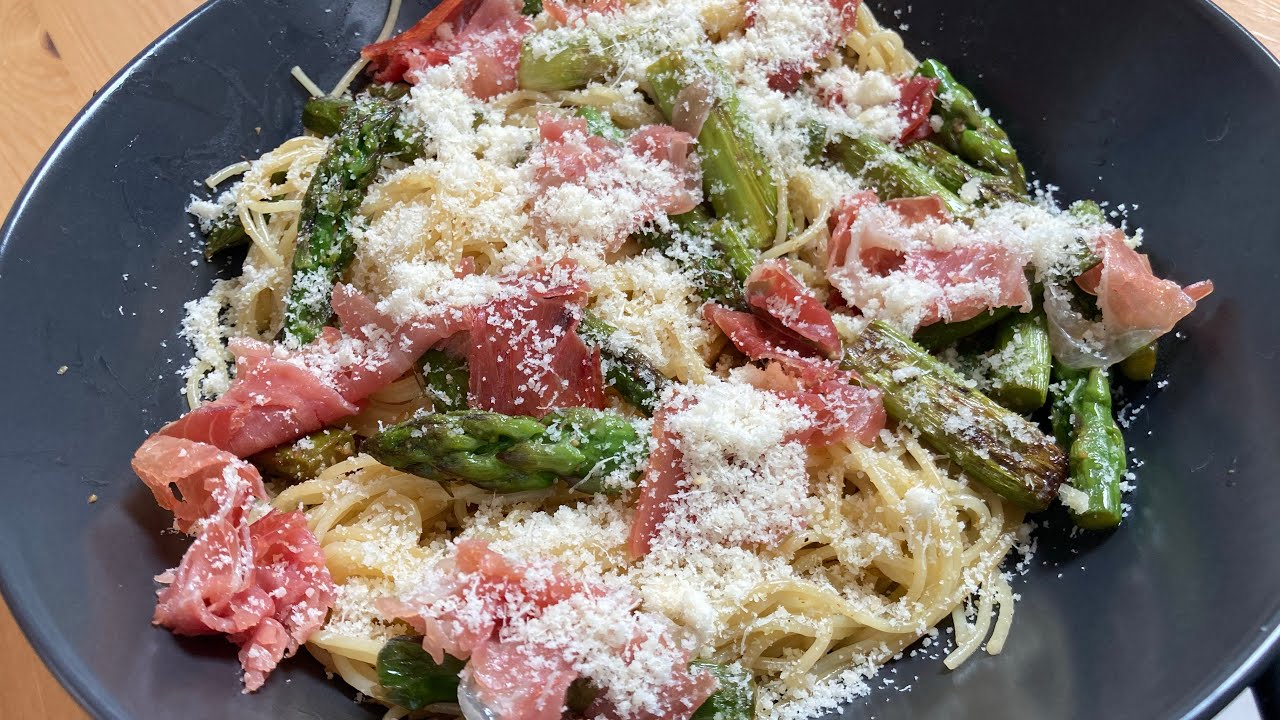 Recette de saison ! Pâtes aux asperges vertes rôties, jambon fumé et parmesan !