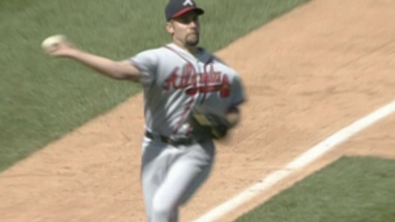 Smoltz barehands ball, robs Glavine of a hit