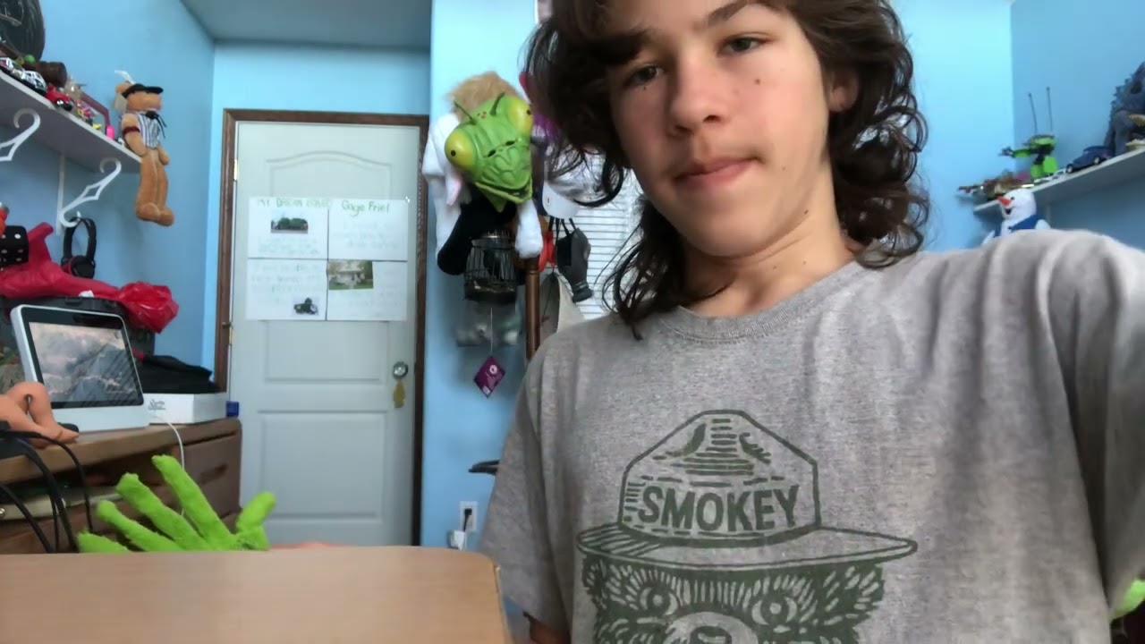 How I made my Kermit the frog puppet￼