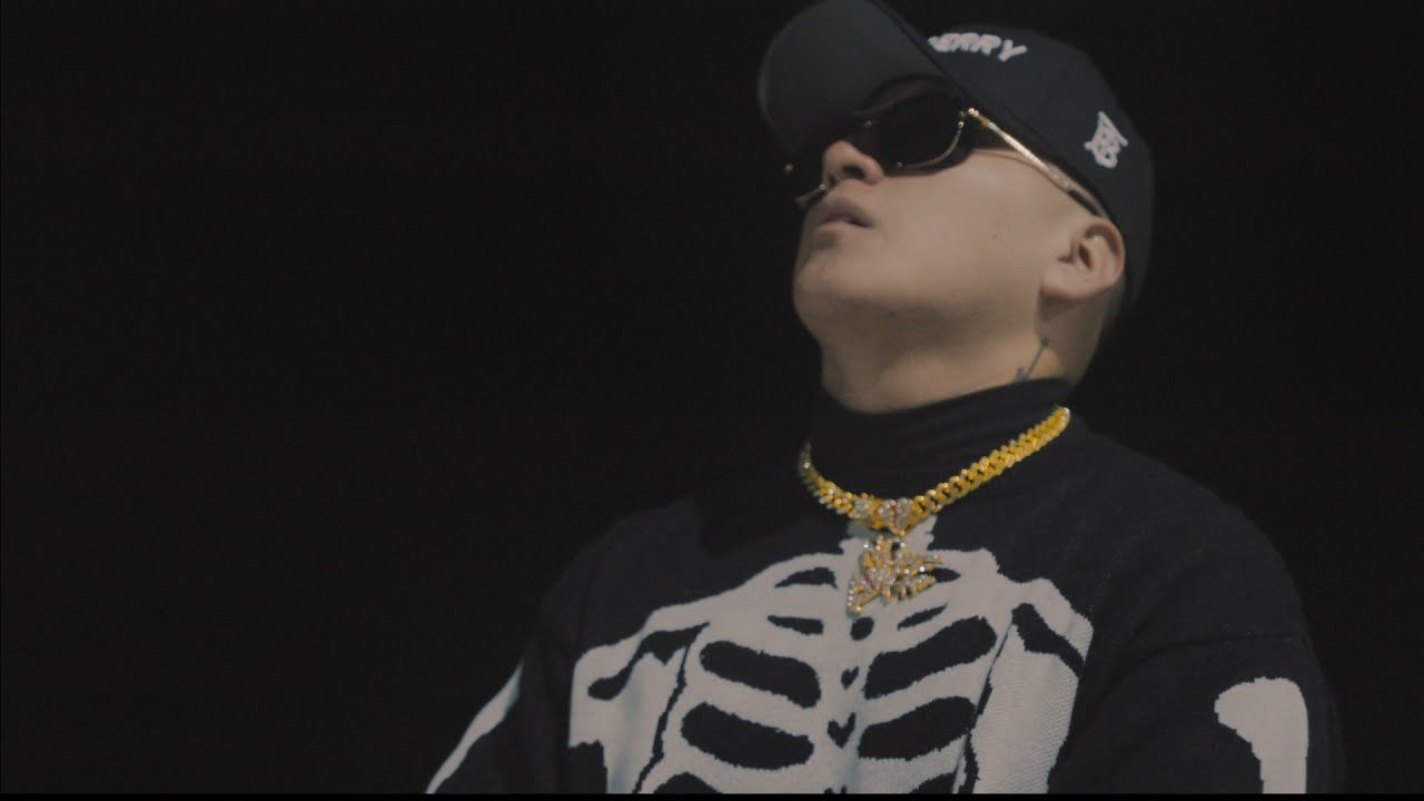 BURBERRY - EMET AELE (VIDEO OFICIAL) 