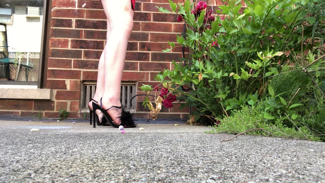 Foot worshipping for you losers 💋