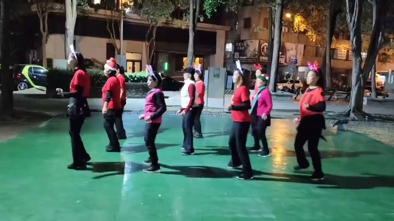 Christmas party 2025(jingle bells Mambo) by Sugeng  line Dance