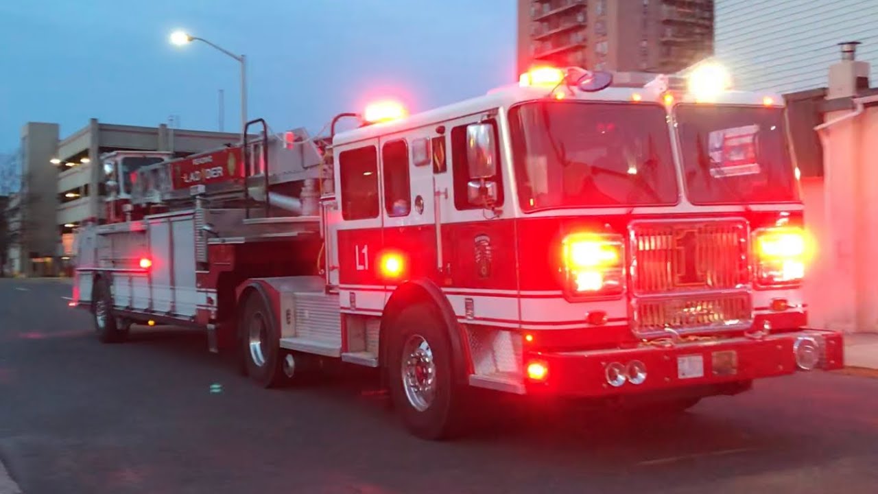 *EXCLUSIVE* Reading Fire Department BRAND NEW Ladder 1 & Engine 3 Responding 4/14/18