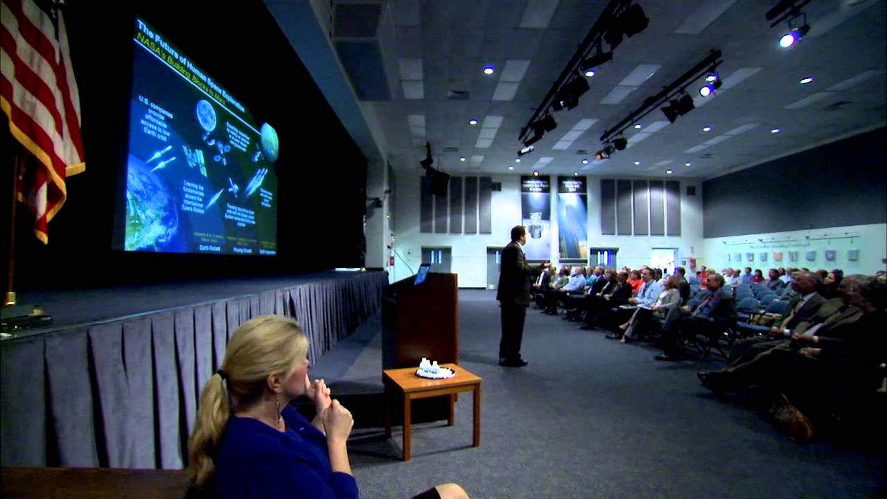 NASA Associate Administrator Robert Lightfoot Visits Langley Research Center