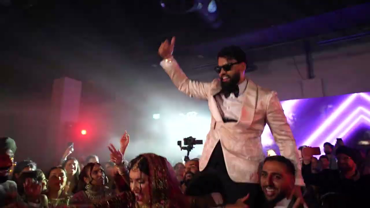 Epic Dance Battle! - Boy's side v Girl's side ; Sikh Wedding