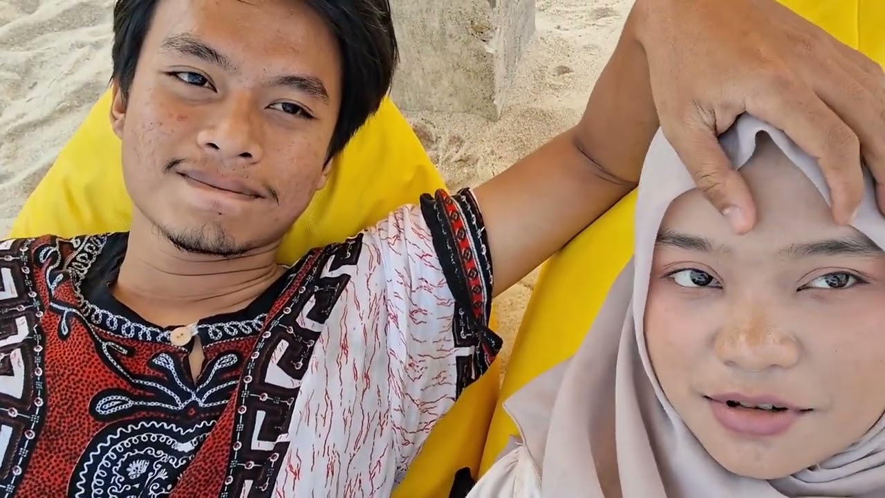 Ke pantai romantis biar makin romantis hehehe 😍