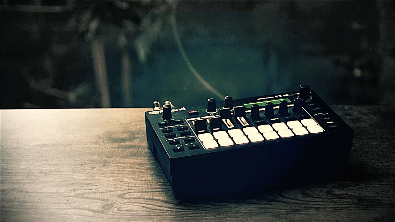 Roland MC-101