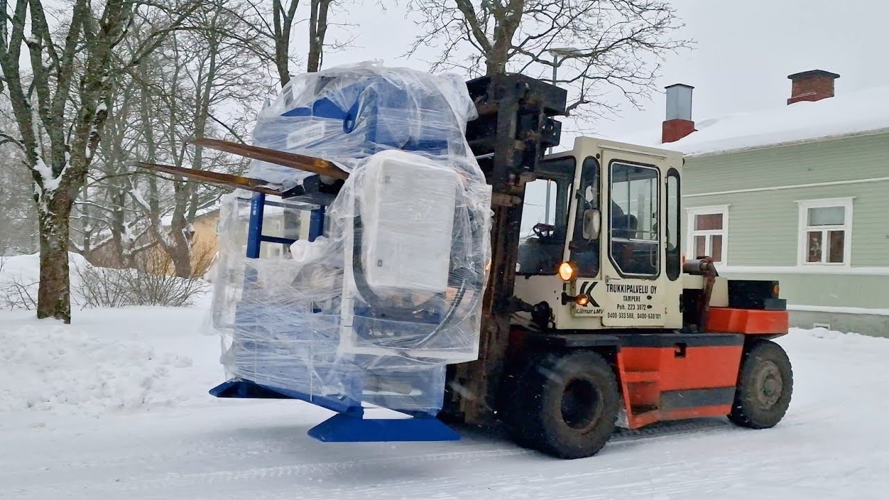 Unloading 300 Ton Hydraulic Press in Snow Storm