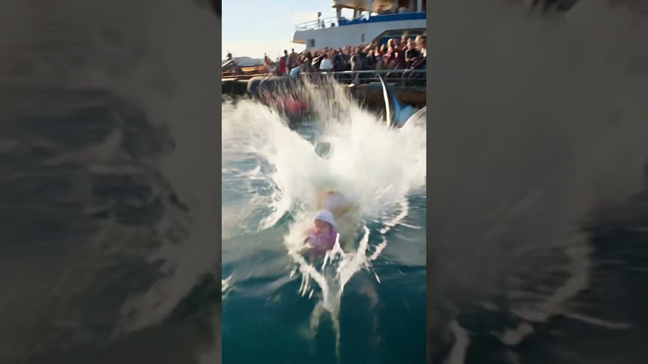 The mermaid is agile, like an elf in the sea, fascinating