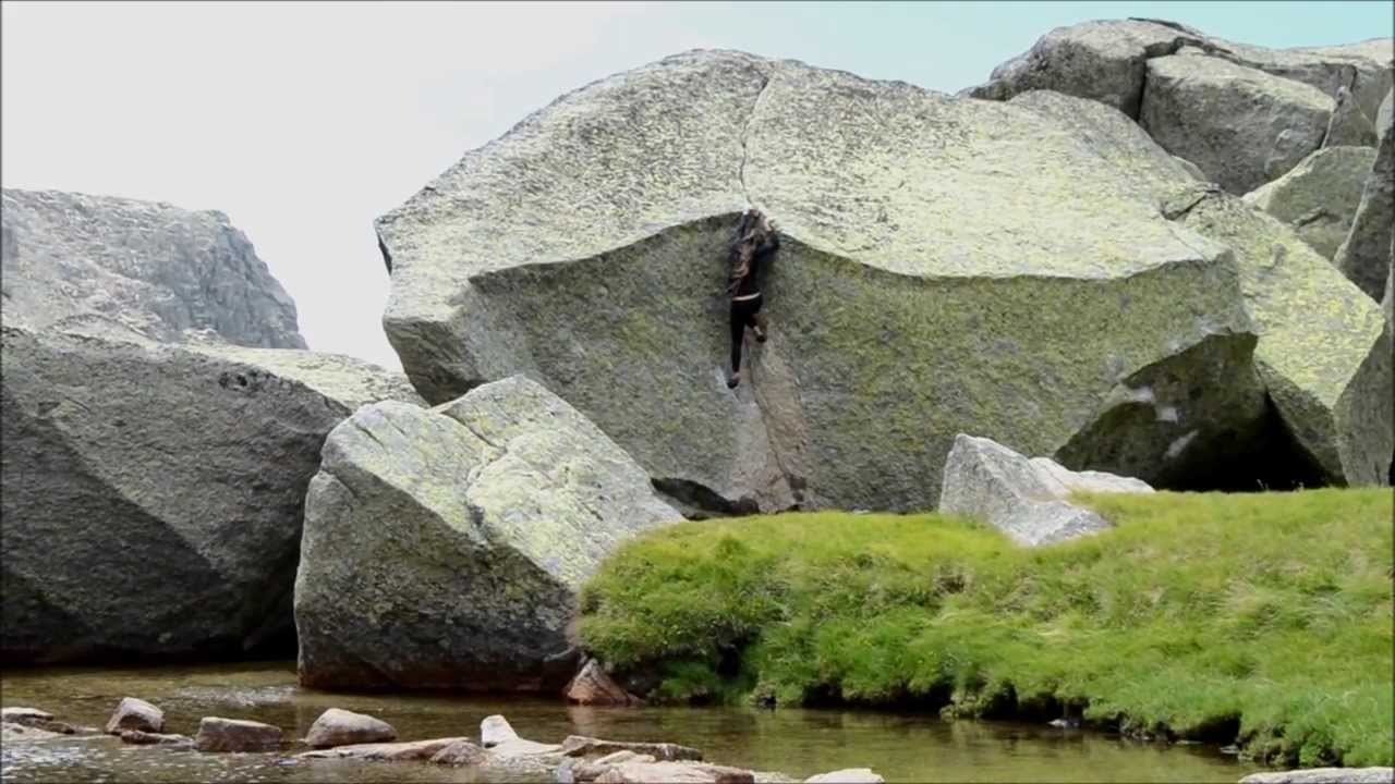 hoya moros bouldering