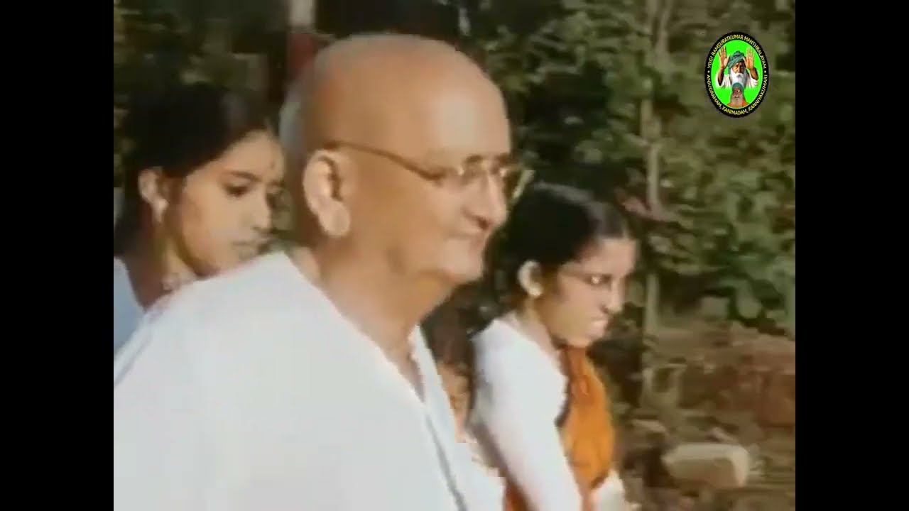 Yogi Ramsuratkumar in his early days with Swami Ramdas at Anandashram