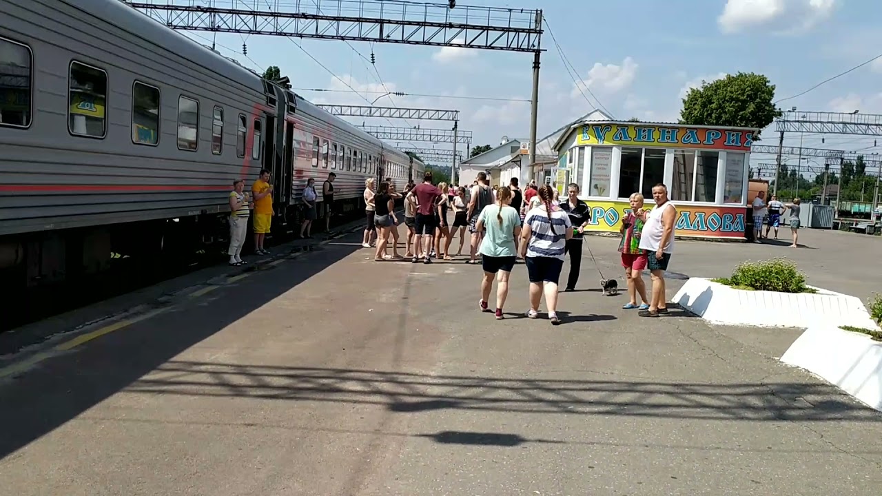 Елец. Поезд №113/114 Санкт-Петербург - Адлер, стоянка и отправление по станции Елец.