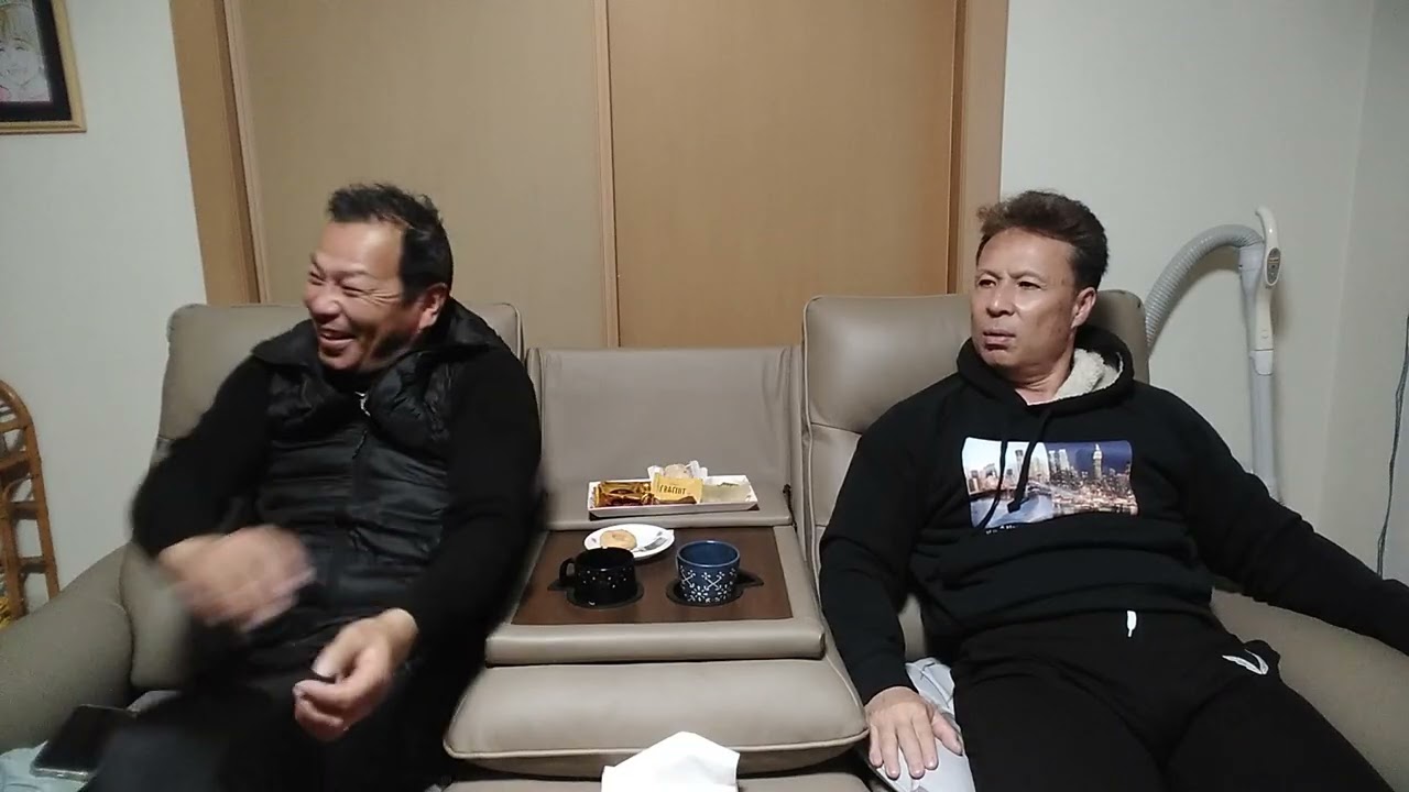 オッサンがダラダラと話す
