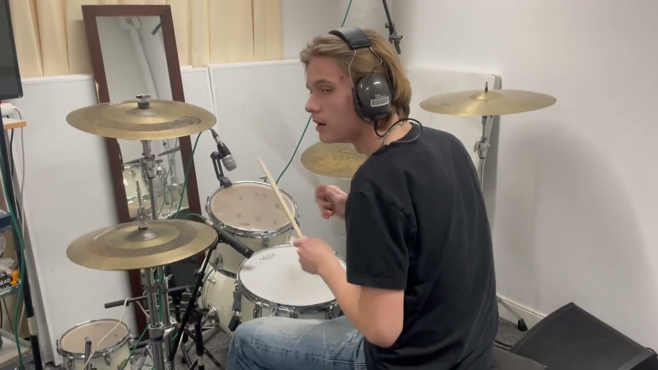 charlie falkenberg spelar 99 av the haunted