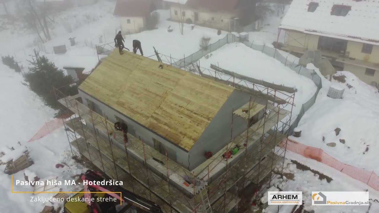 Pasivna hi&scaron;a MA - Hotedr&scaron;ica - Zaključeno deskanje strehe - Arhem.si in PasivnaGradnja.si