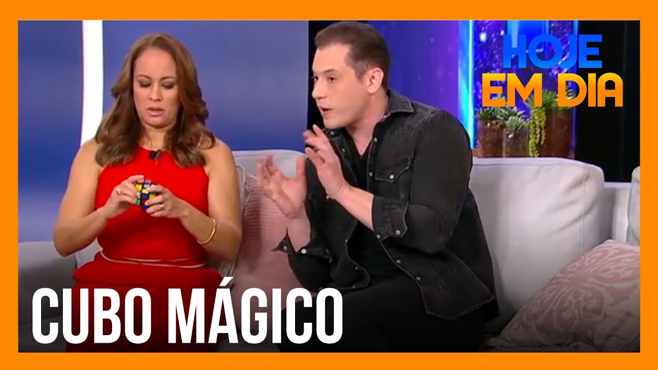 Henry e Klauss impressionam com truque de ilusionismo usando um cubo mágico