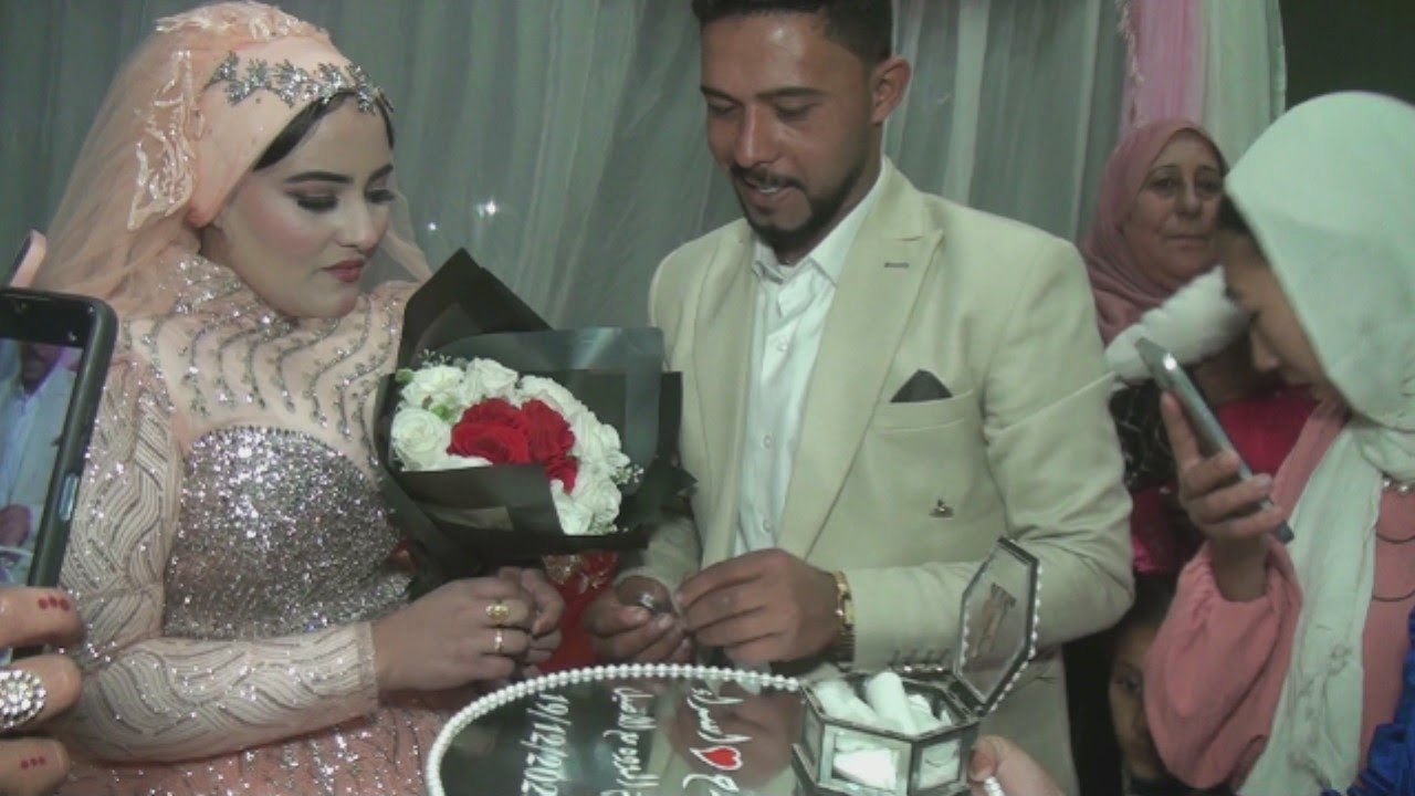 العروسه مكسوفه  من العريس  مش  عيزاه يبصلها🥰😊