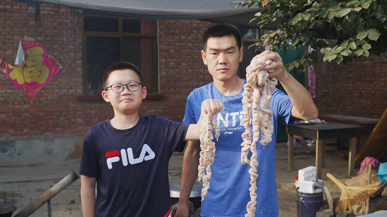【食味阿远】小姑想吃溜肥肠，阿远特地卤了一大锅，就着烙饼，一次吃个够 | Shi Wei A Yuan