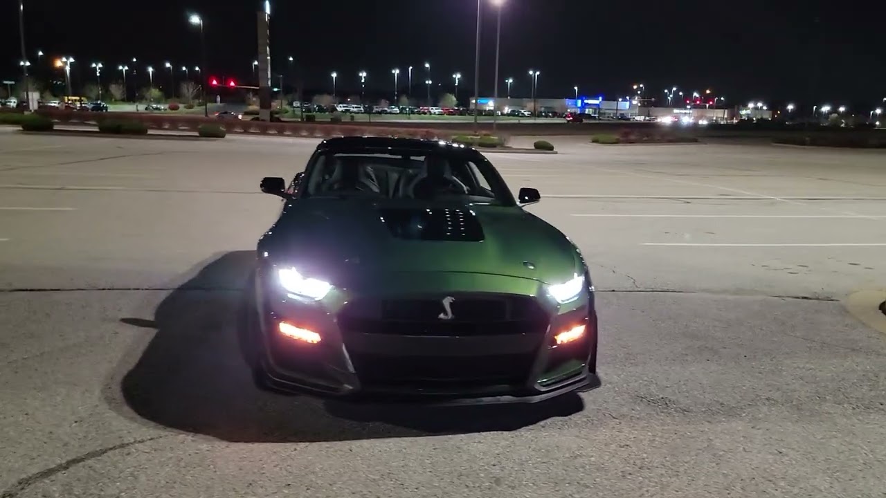 2022 Ford GT500 Shelby Cobra in Eruption Green