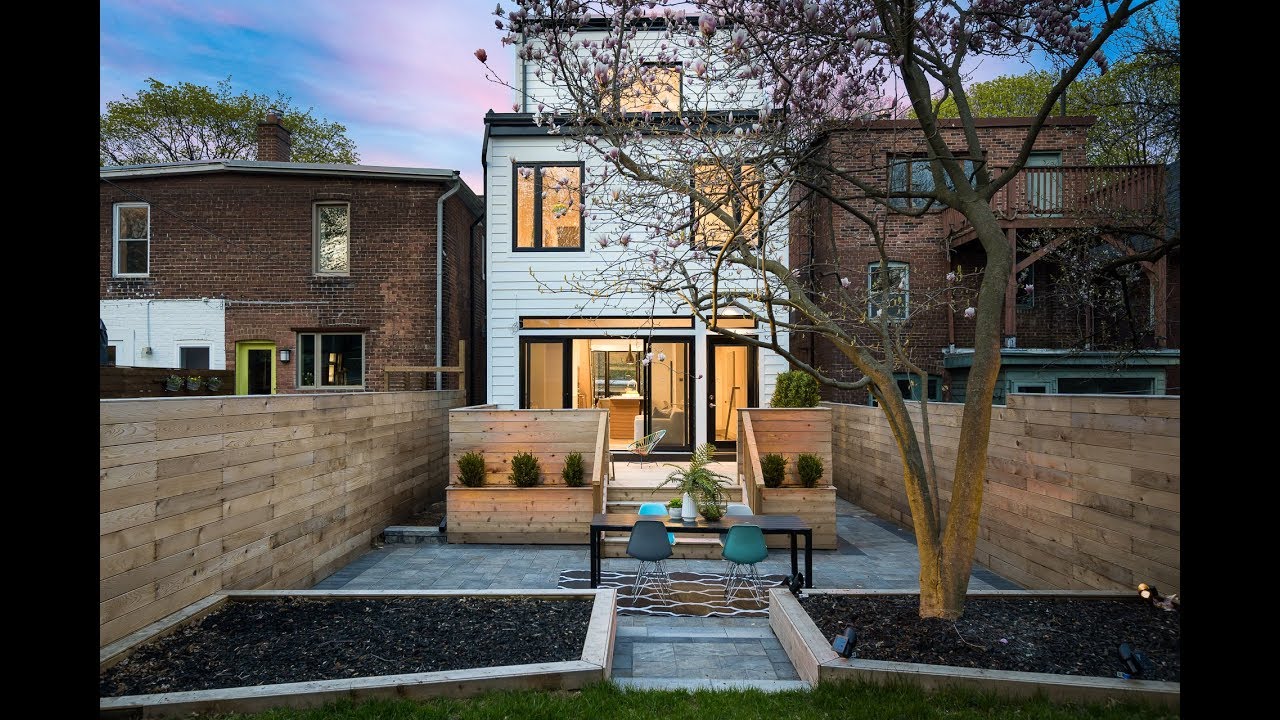 228 Wineva Ave, Toronto, Ontario