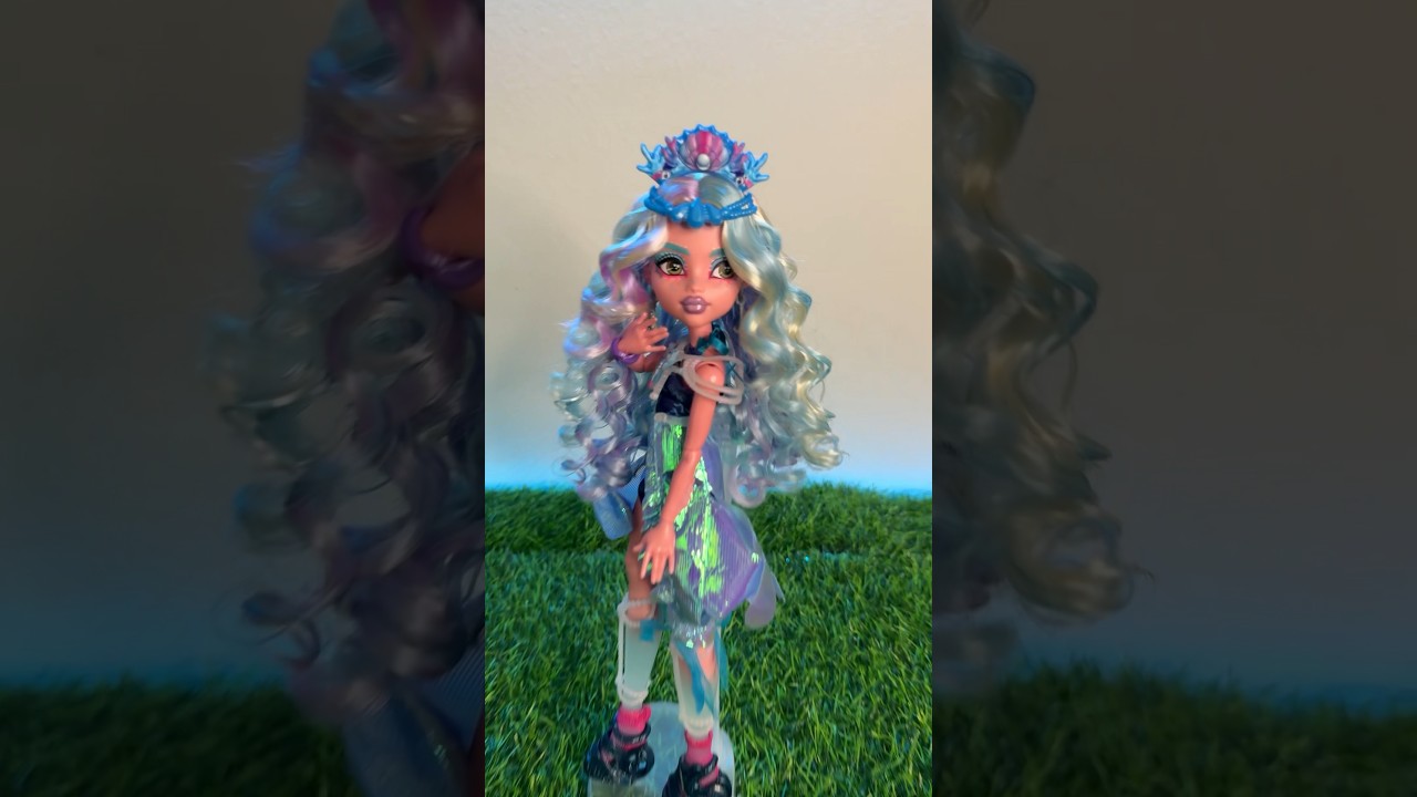 Let&rsquo;s restyle Monster Fest Lagoona by Monster High. #monsterhigh #dollrestyle