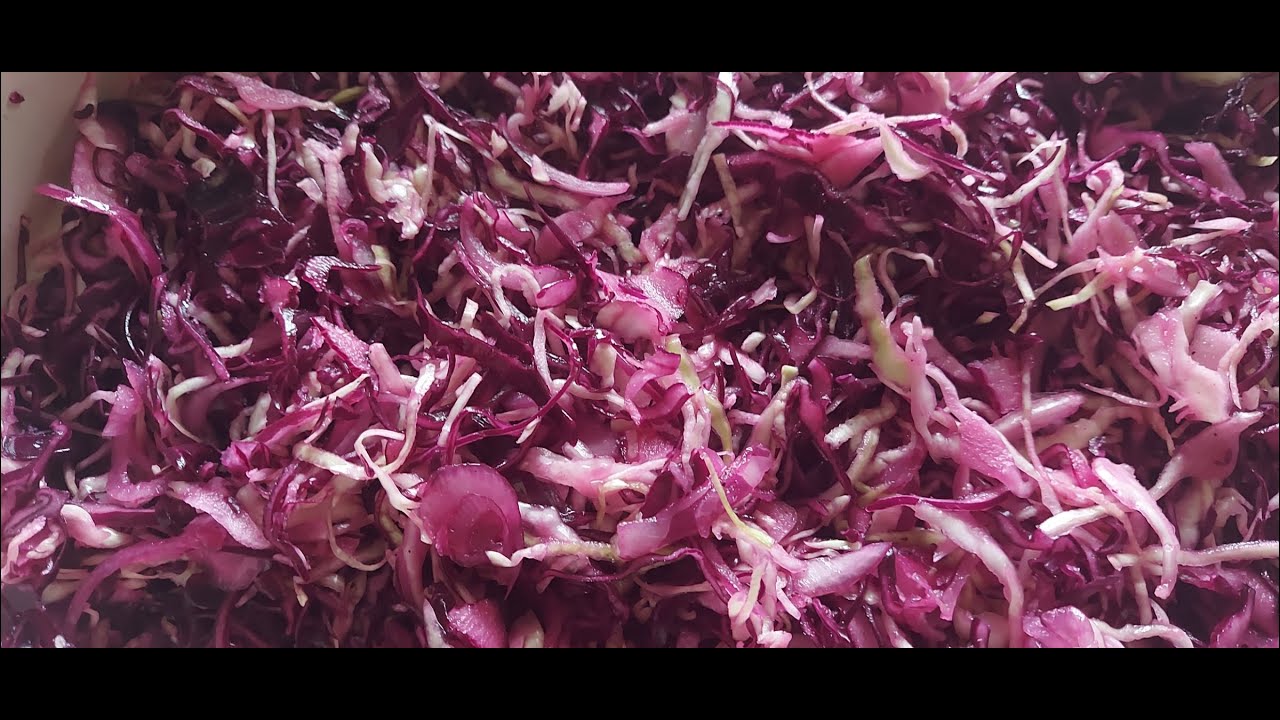 Káposztasaláta készült, egyszerű, gyors elkészítés, mi nagyon szeretjük.