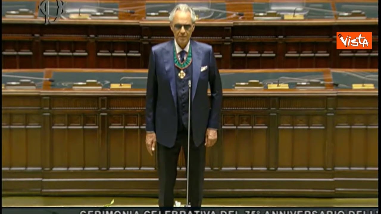 Bocelli canta l'Inno di Mameli alla Camera per i 75 anni della Costituzione