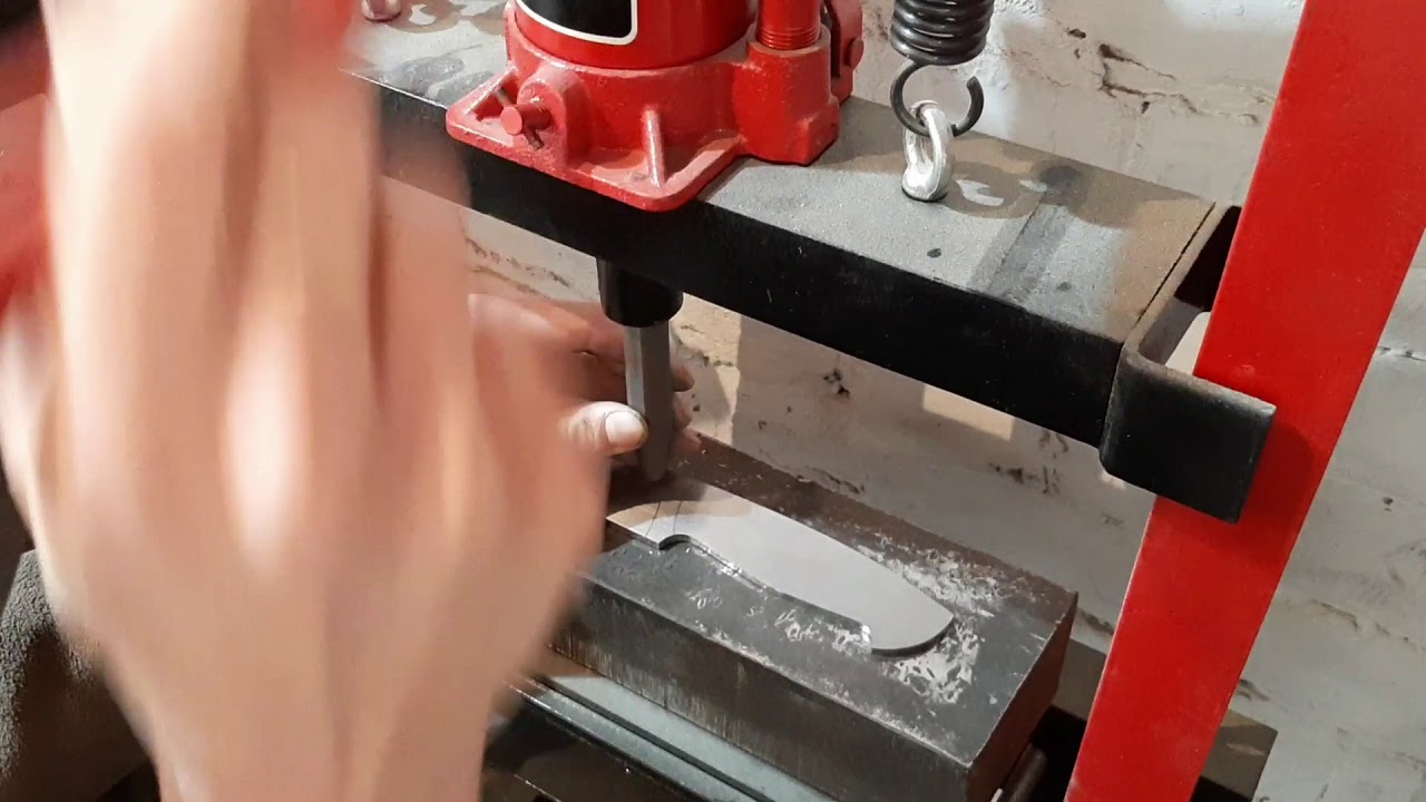 Jak wykonać logo za pomocą prasy hydraulicznej ?