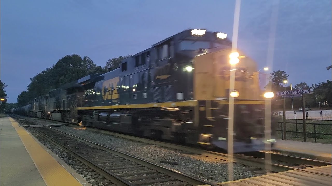 A Website CM44 Leads A Dusk M410 Past Metropolitan Grove