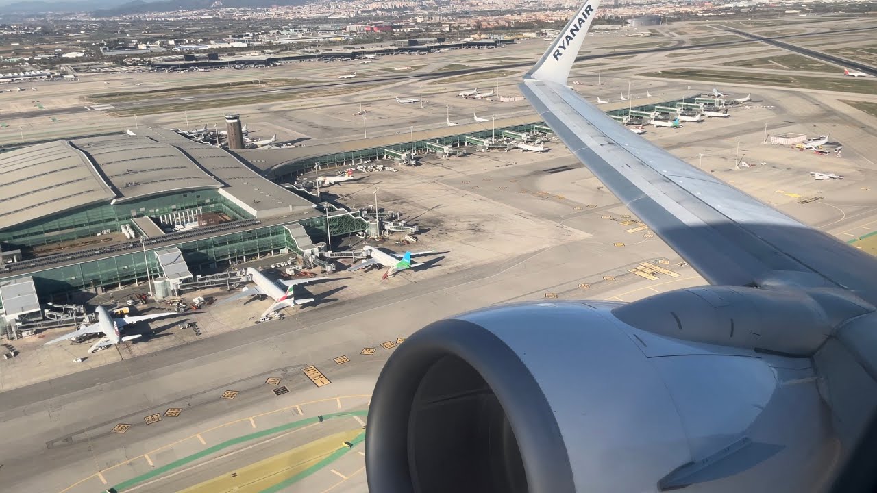 Ryanair 737-8AS takeoff from Barcelona