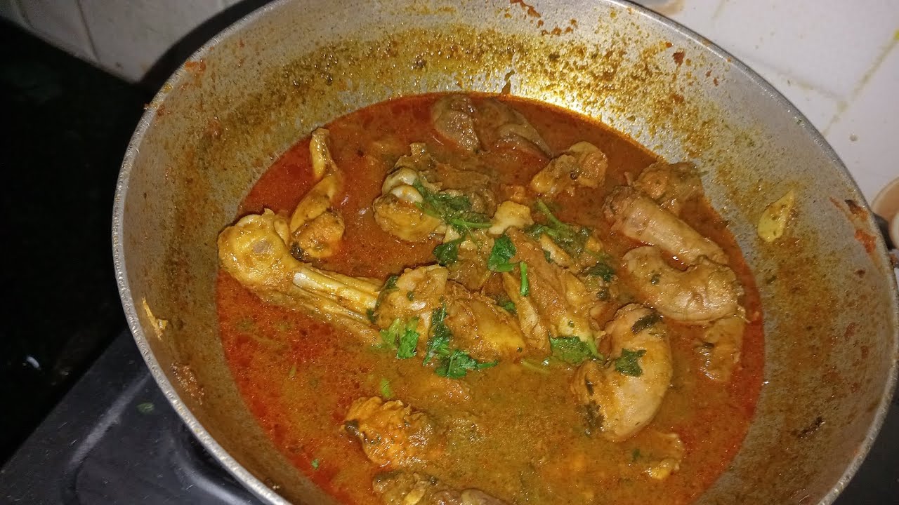 pudina kothimeera chicken curry  or     Hariyali Chicken 