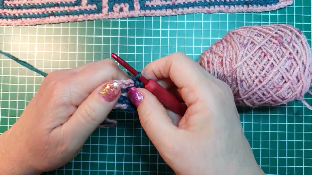 AdO Crochet, Tutorial video and chart for overlay mosaic in the round: round 3