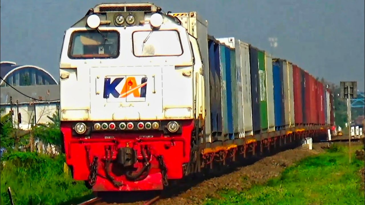JALUR TIDAK AMAN‼️Kereta Barang Peti Kemas ini Dipaksa Lewat Jalur yang Bukan Seharusnya