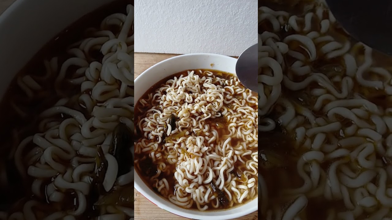 Ramen Test: Artificial Beef with Sauerkraut Flavor (UNIF) Herbstliche Ramen