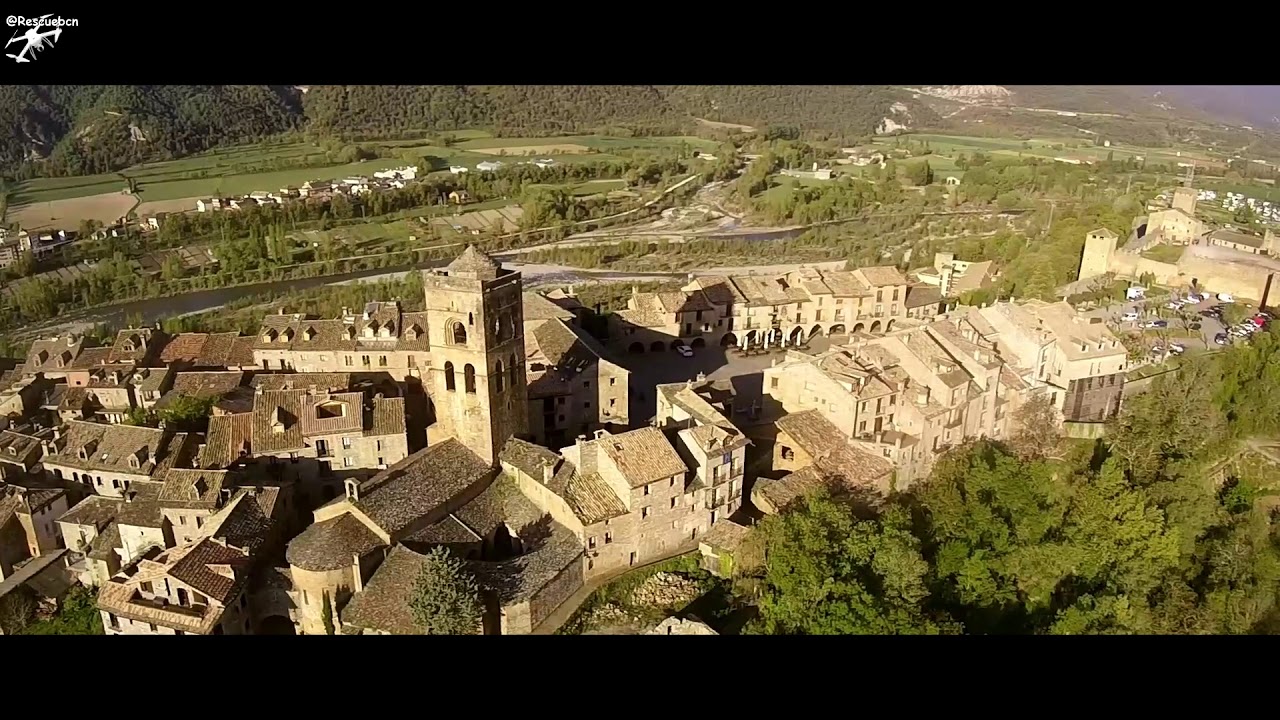 La Villa de Aínsa, provincia de Huesca, sobrarbe a vista de drone dron