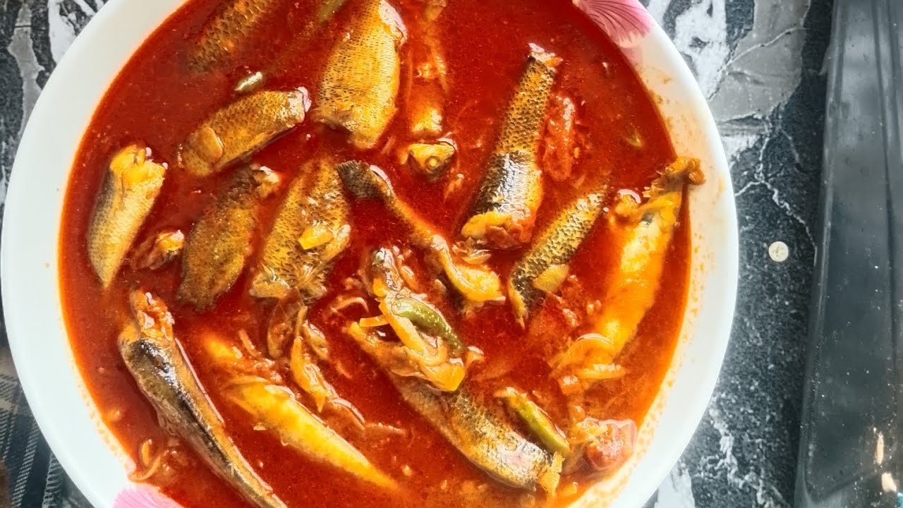 এইভাবে হাতে মেখে ছোট মাছ রান্নার অসাধারণ রেসিপি