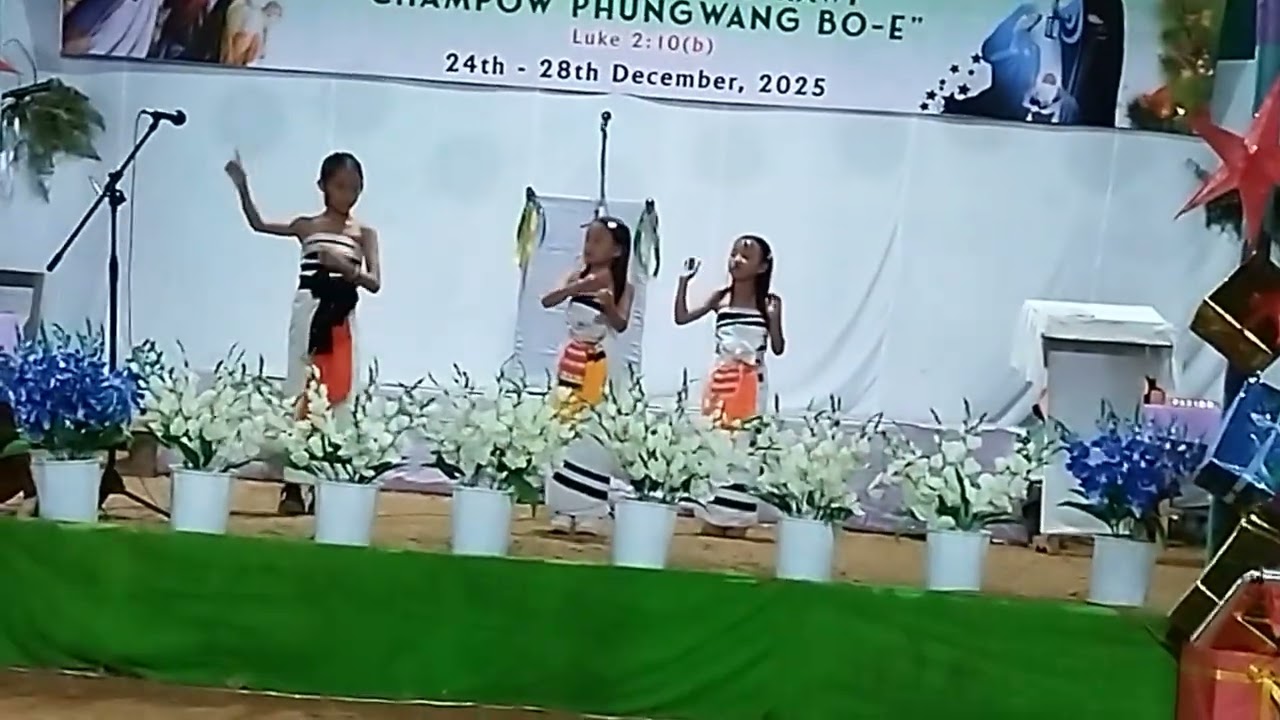 Esther,Wibibi,Freesia dance performance 2025 christmas😍🥳