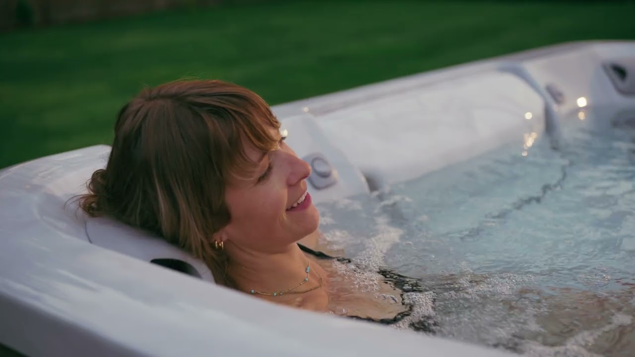 Jacuzzi J5™ Collection  |  A Multisensory Experience in Your Backyard