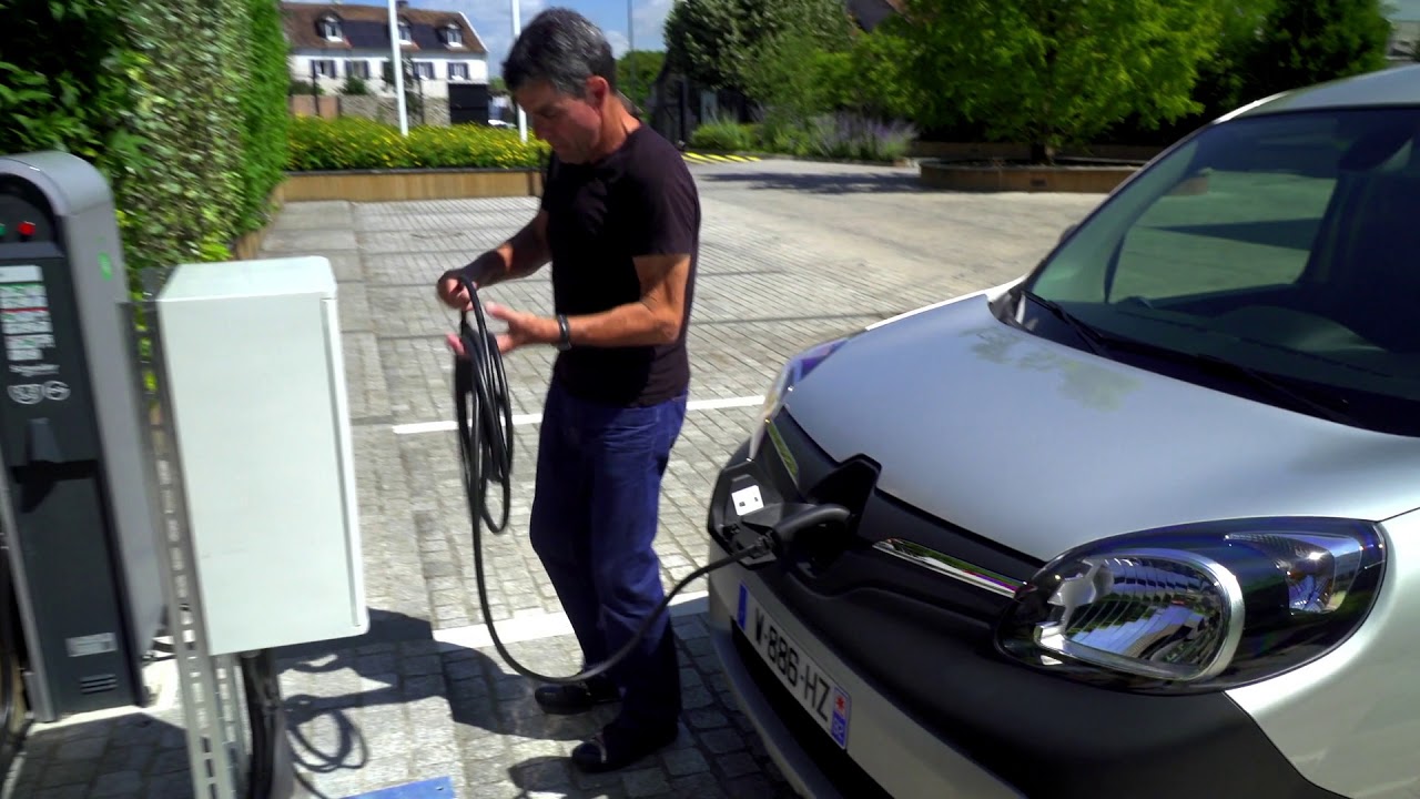 New Renault Kangoo Van Z.E.33 Charging