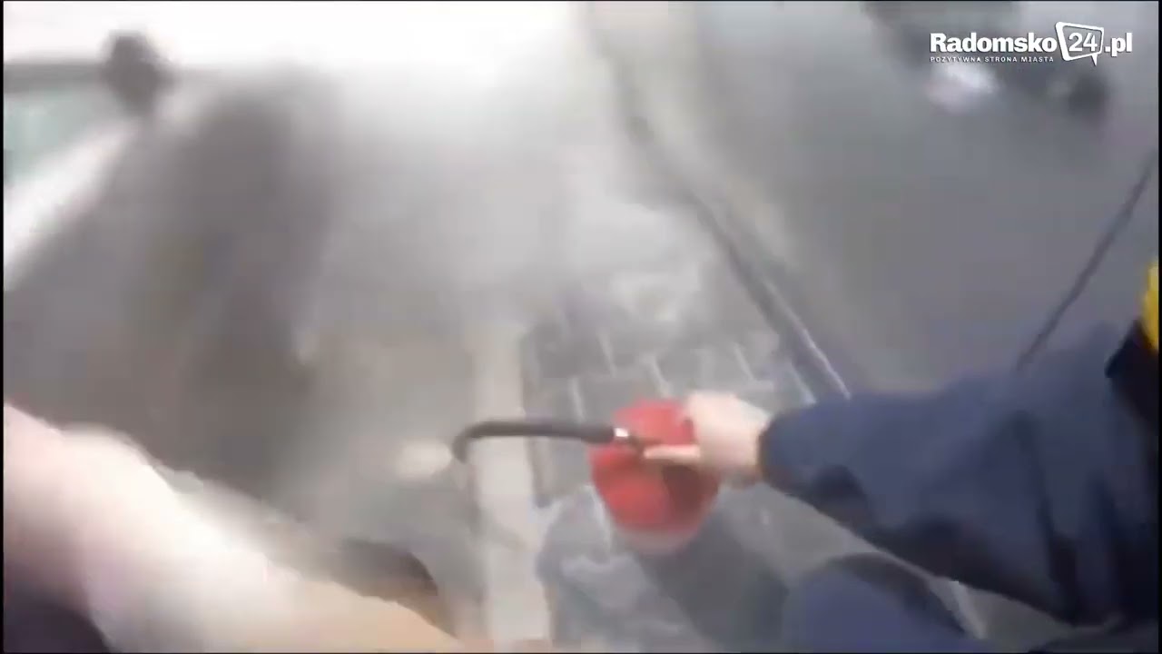 Policjanci jako strażacy na MOP w Stobiecku Szlacheckim