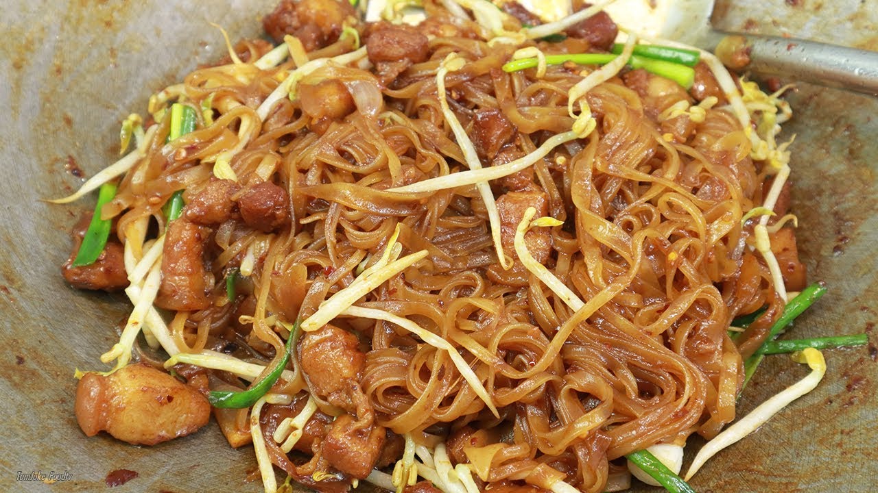 เคล็ดลับการทำ ผัดหมี่โคราช ให้เส้นสวยไม่เกาะเป็นก้อน Korat's stir fried noodle | นายต้มโจ๊ก