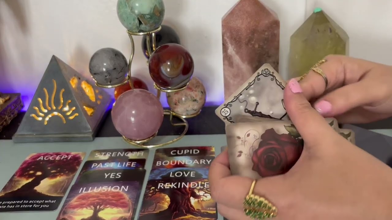 ETO ANG NARARAMDAMAN NIYA NA DI MASABI SAU 🥹 MAHAL KA NIYA 🥰💖| Love Message | Divine Tarot 888