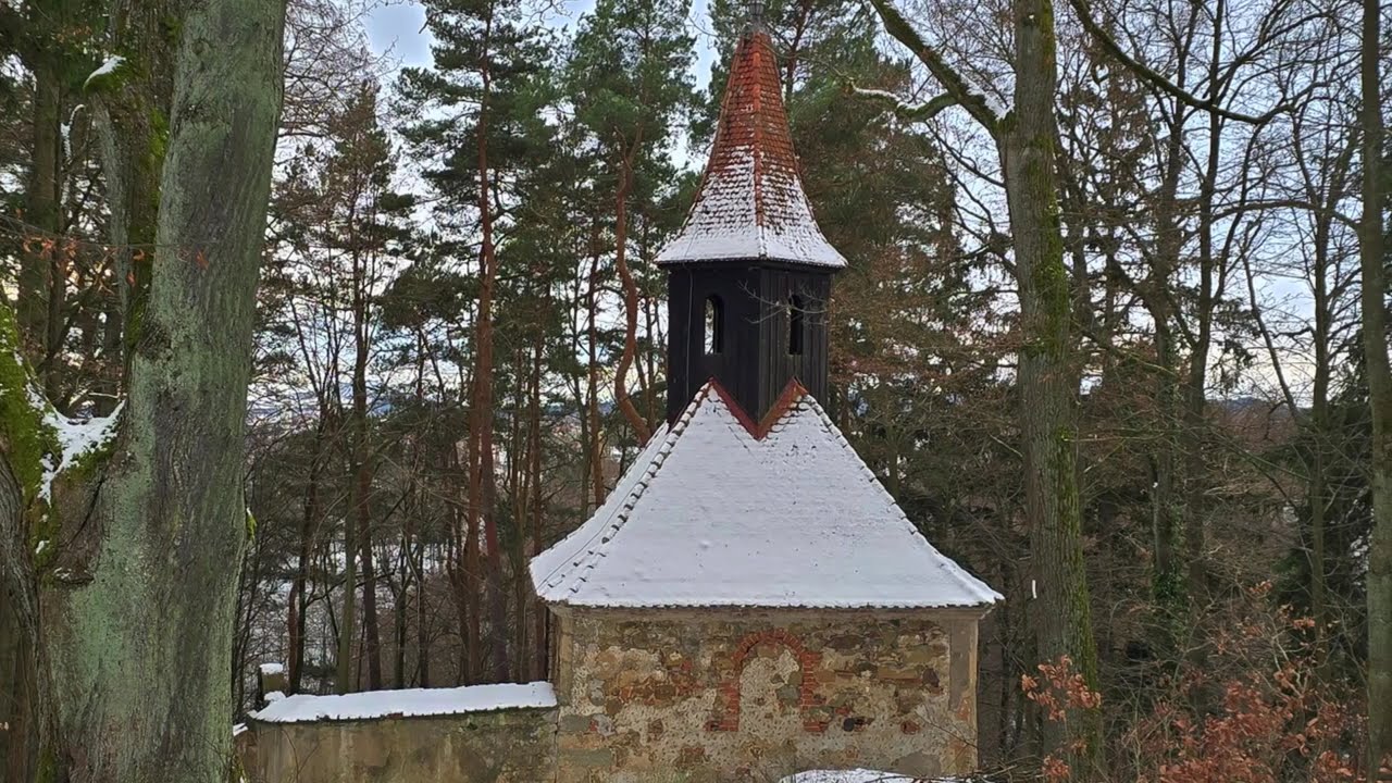 Zimní krajina okolo Zámku Lemberk 